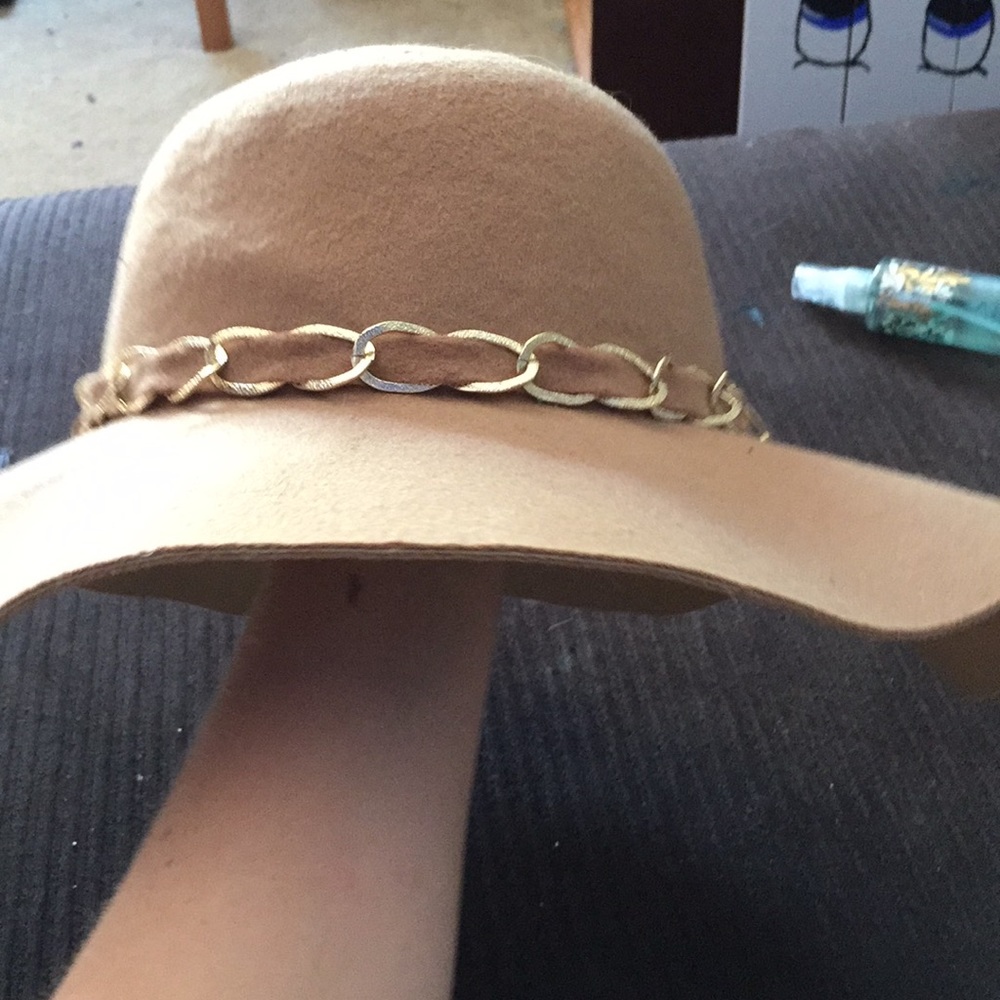 Hat - Picture 3 of 4